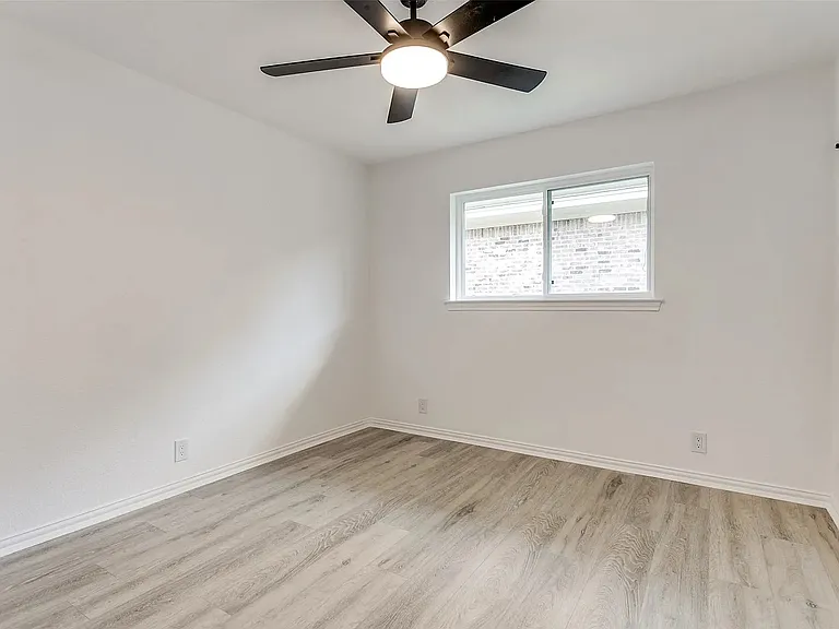 1580 College Pkwy — Photo 21