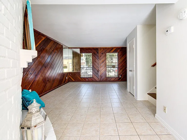 14633 Perthshire Rd — Photo 8