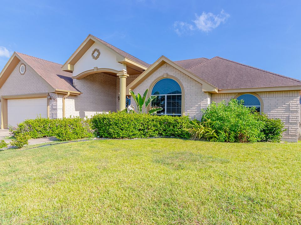 Front Yard & Front of House