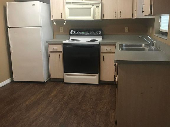 5th image of 2535 NE 49th St