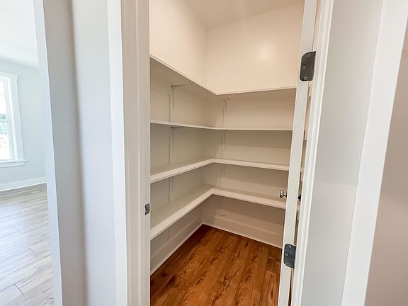 5th image of 1012 Balsawood Dr
