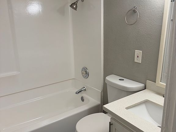 2nd image of 515 S 13th St APT 2
