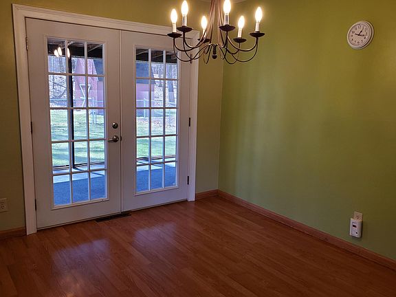 4th image of 215 Lois Dr