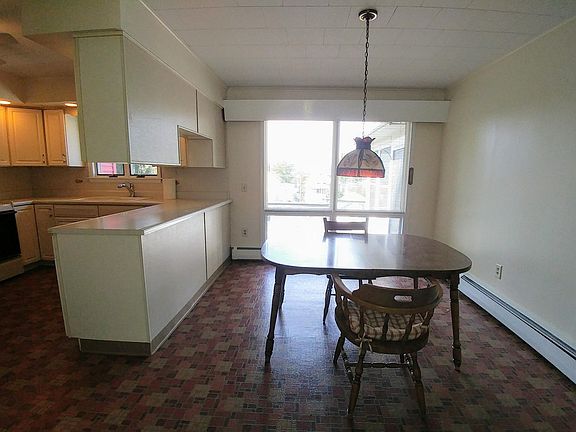 4th image of 300 W 6th Ave S