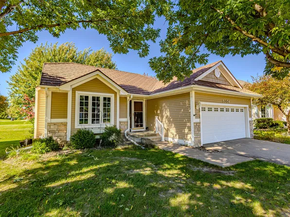 5704 NW 93rd St, Johnston, IA 50131