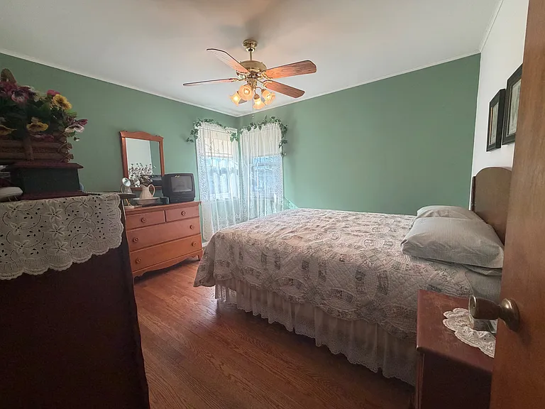 21 Senior Ave — Photo 5