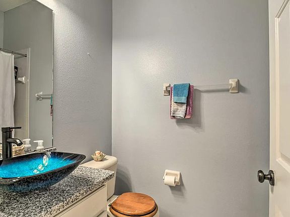 4th image of 568 Shoreham Ct NE
