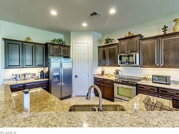 3rd image of 10543 Yorkstone Dr