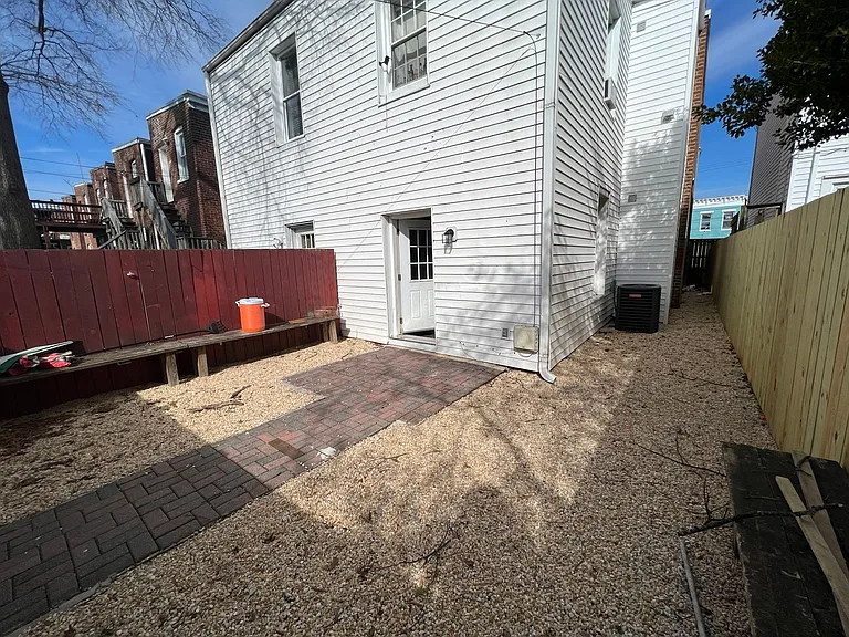 1235 W Cary St — Photo 38