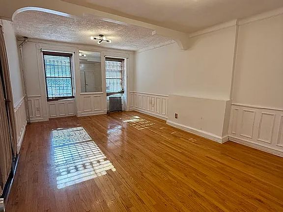 2nd image of 627 Willoughby Ave #1R