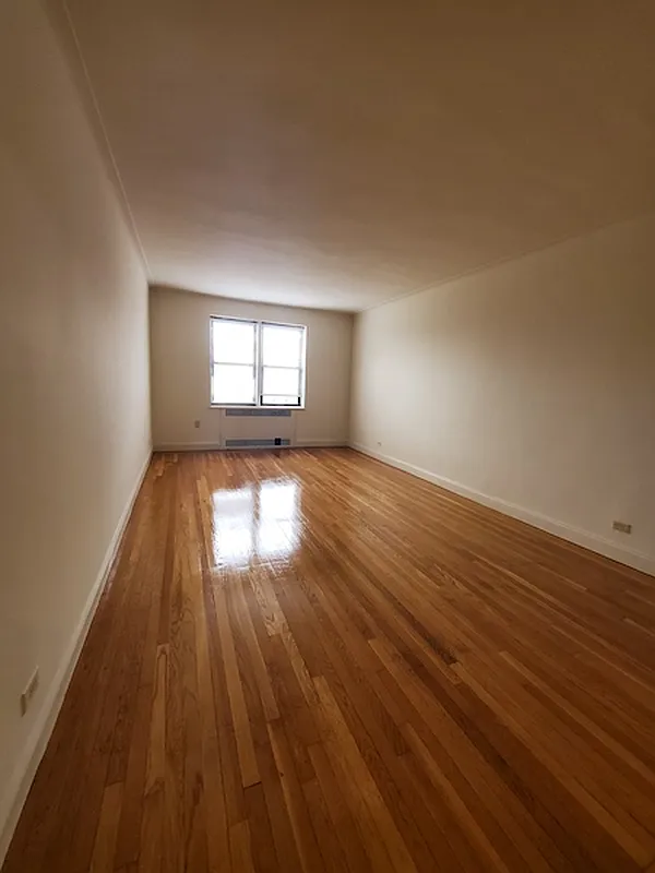 93-40 Queens Boulevard 2Z