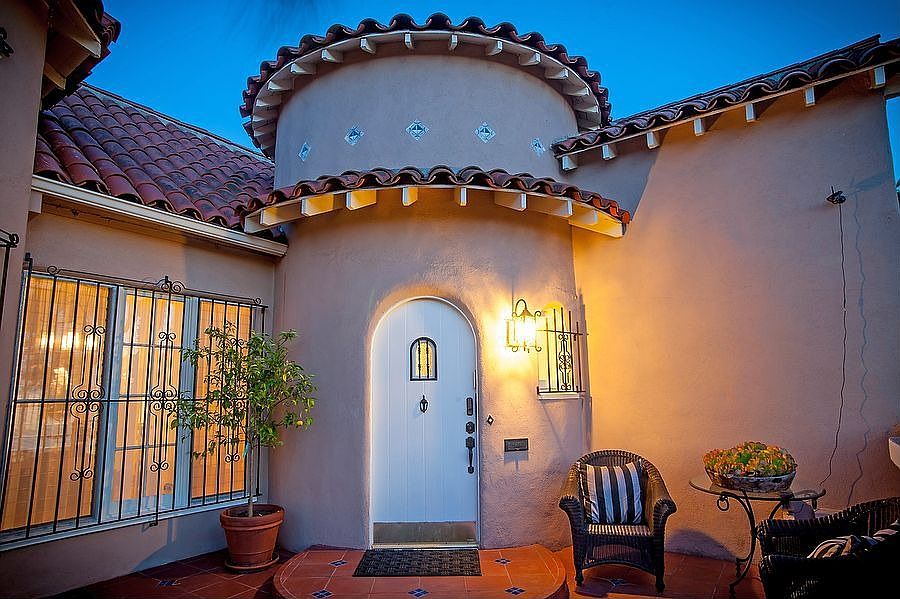 1st image of 146 N Poinsettia Pl