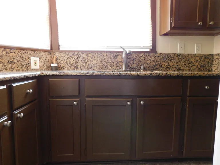 23540 Glenbrook St — Photo 8