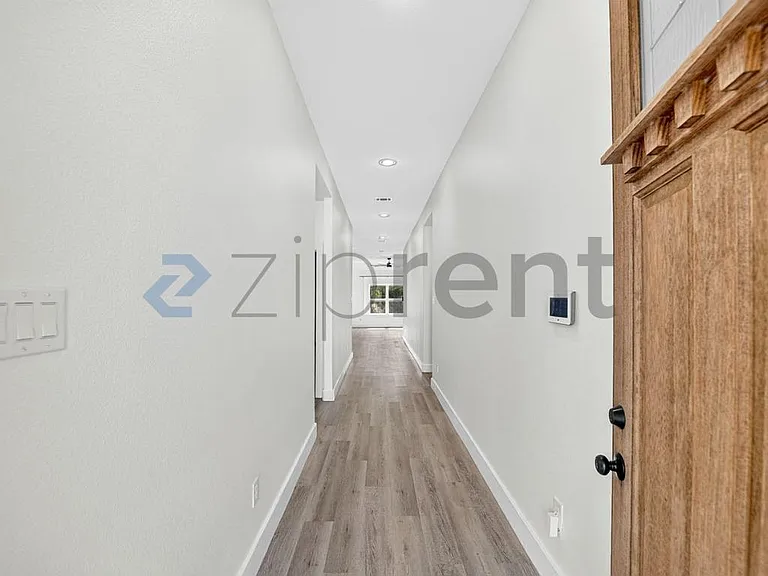 4941 Townsend Dr — Photo 4