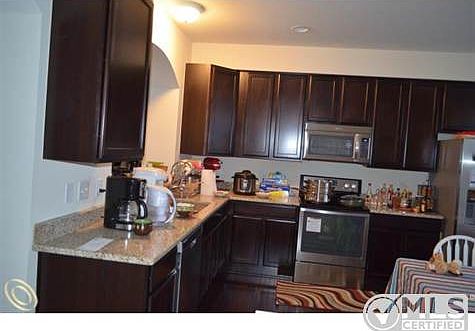 Kitchen 2.jpg
