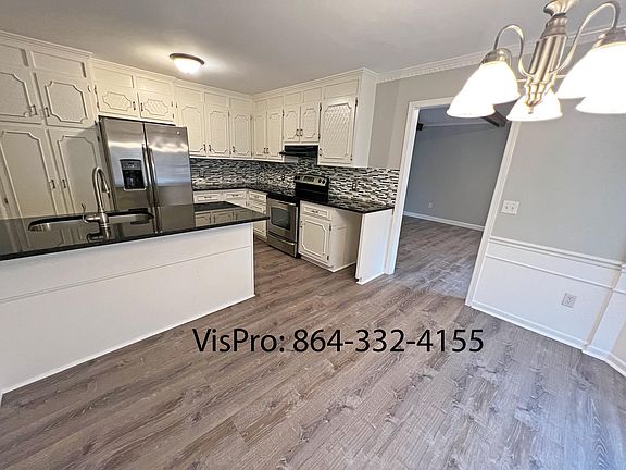 Kitchen with eat in area