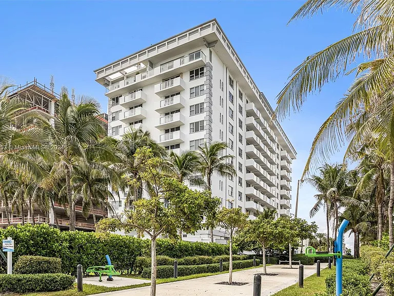 9195 Collins Ave #1104 — Photo 32