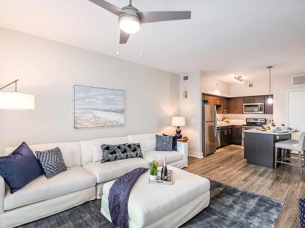 415 E Pine St APT 1016