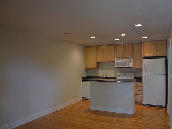 2nd image of 5225 N Ashland Ave APT 3C