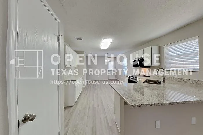 4940 Waterford Dr — Photo 6