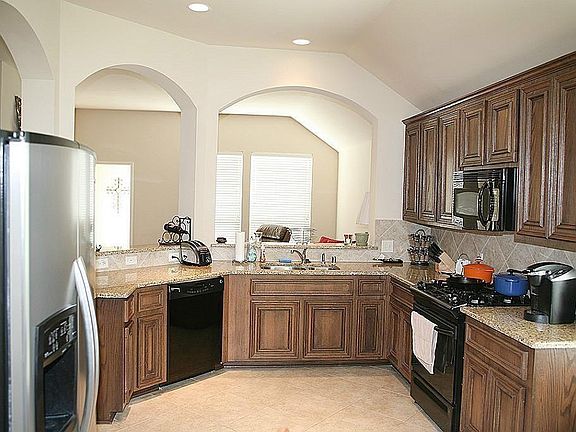 5th image of 868 Sierra Brook Ln