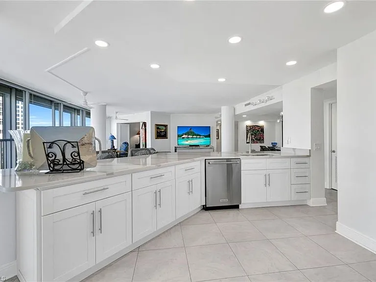 4041 Gulf Shore Blvd N #907 — Photo 9