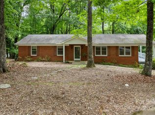 249 Foxhunt Ln, Hendersonville, NC 28791