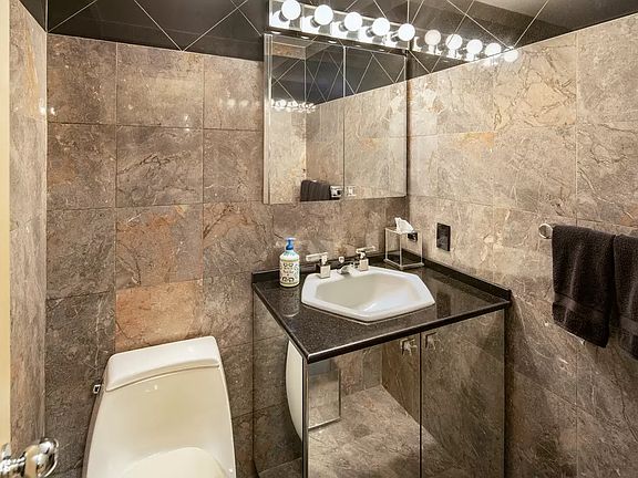 5th image of 425 E 58th St APT 10G