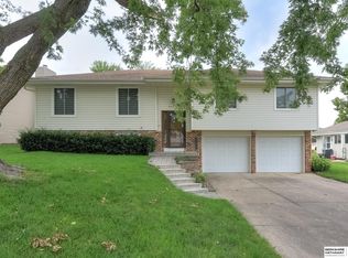 16208 Arbor St, Omaha, NE 68130