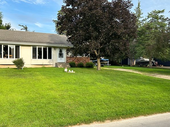 383 Queenan Ave S