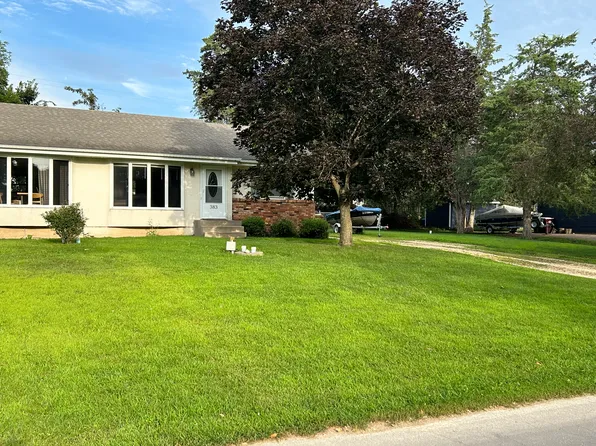 383 Queenan Ave S, Lakeland, MN 55043