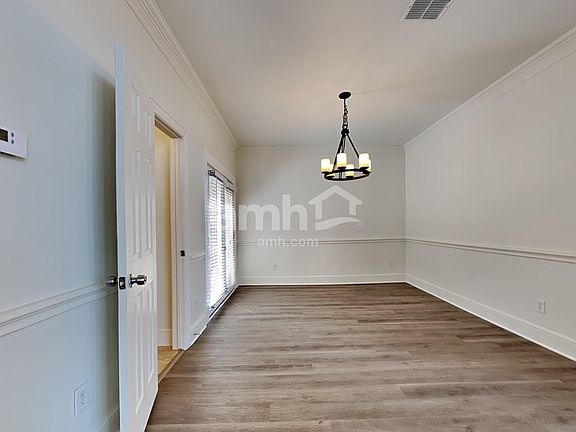 5th image of 7025 Fullerton Dr
