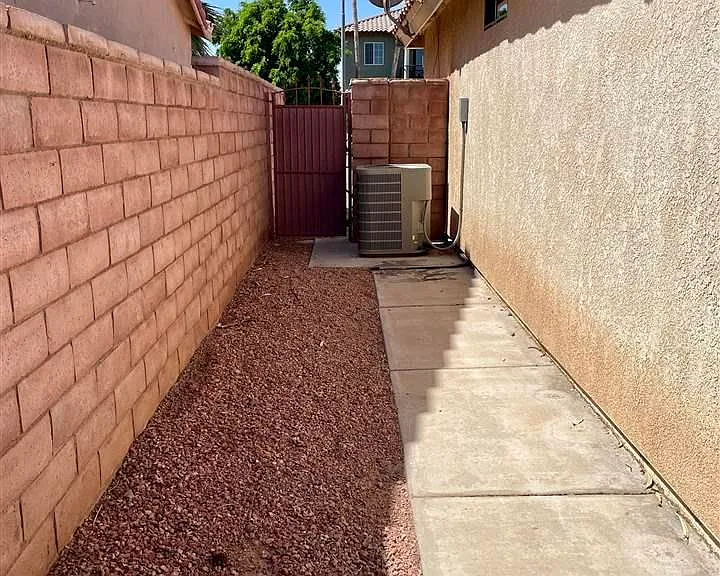 2330 W 22nd Pl — Photo 31