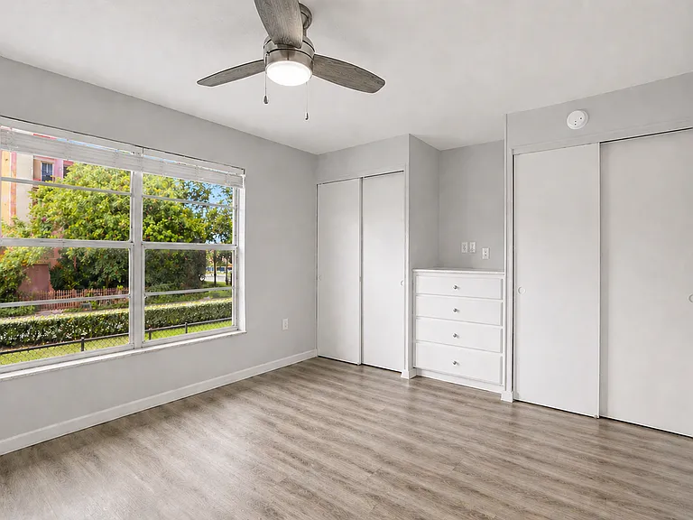 Phillippi Square Apartments — Photo 11