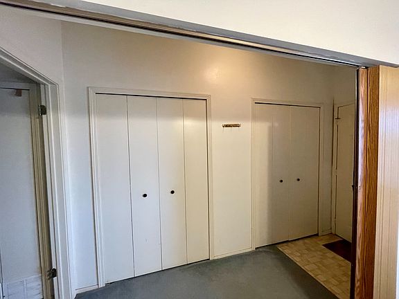 5th image of 951 Fairway Cir #1201-33/12