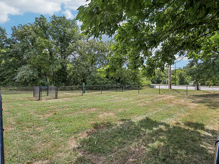Chestnut Heights Townhomes — Photo 40