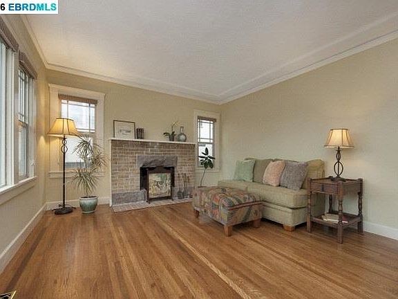 2nd image of 2499 Rawson St