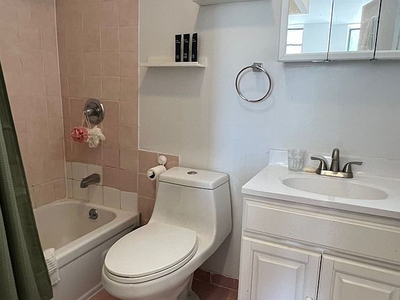 5th image of 203 Chrystie St APT 1B