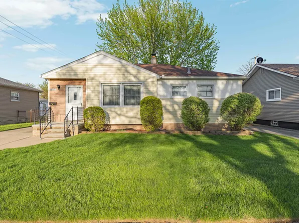 29116 Dembs Dr, Roseville, MI 48066