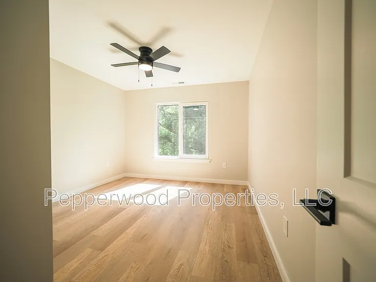 933 Ansel St — Photo 10