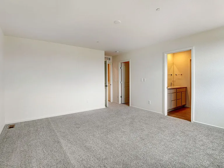 4954 Denys Dr — Photo 18