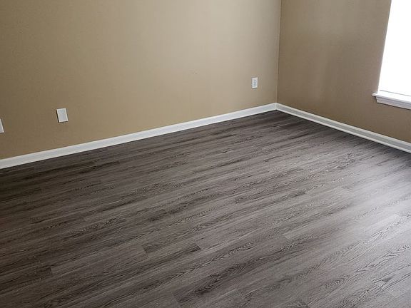 5th image of 407A SE Chelsey Ln
