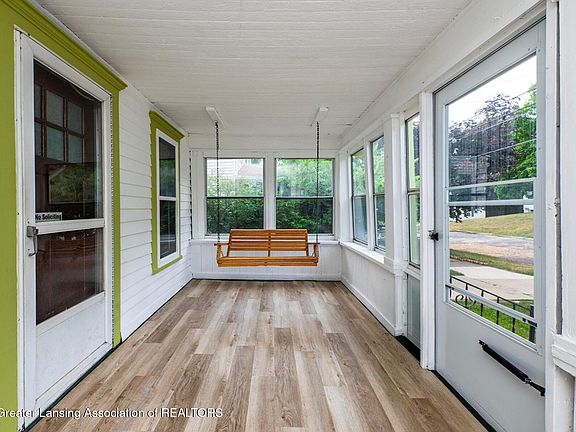 3rd image of 302 N Francis Ave