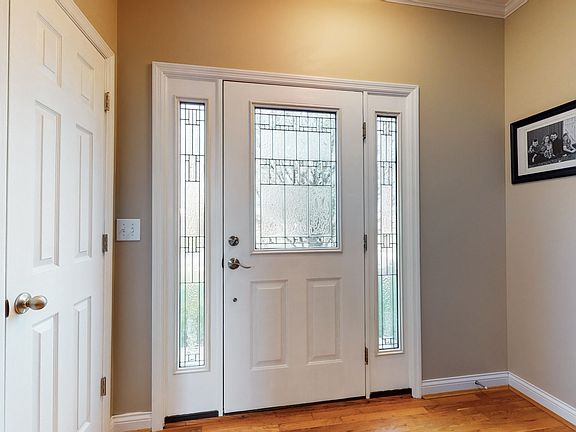 4th image of 10210 Desmond Ct