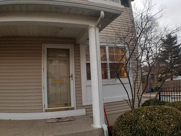 3rd image of 215 Delhi Ave