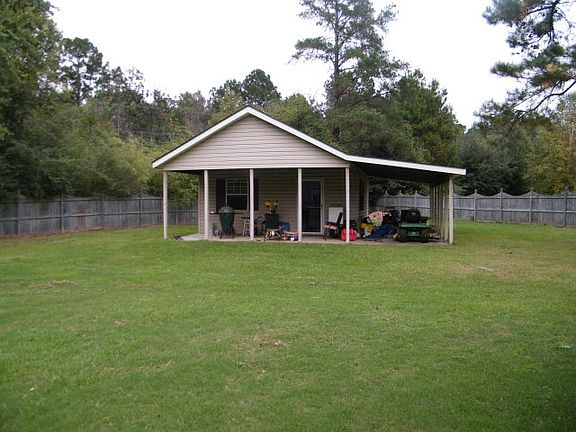 3rd image of 201 Vinland Cir
