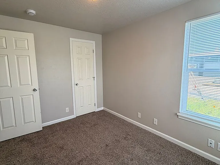 1760 W 18th Ave — Photo 12