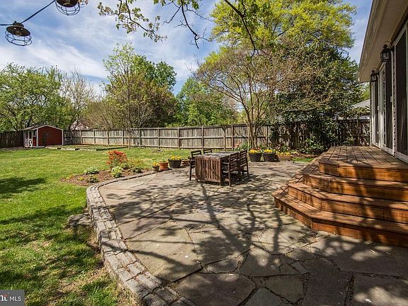3rd image of 2914 Stuart Dr