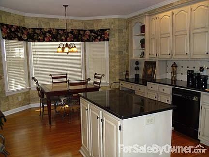 Kitchen
						:
						Granite countertops with a breakfast nook and hardwood floors