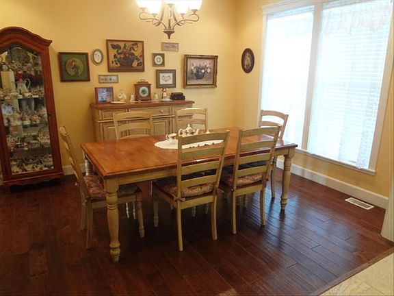 5th image of 631 Chesterfield Ln